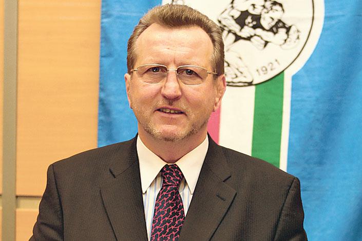 Dr. <b>Csaba Hegedüs</b>, Olympiasieger, Weltmeister und Sportfunktionär. - hegedus-csaba